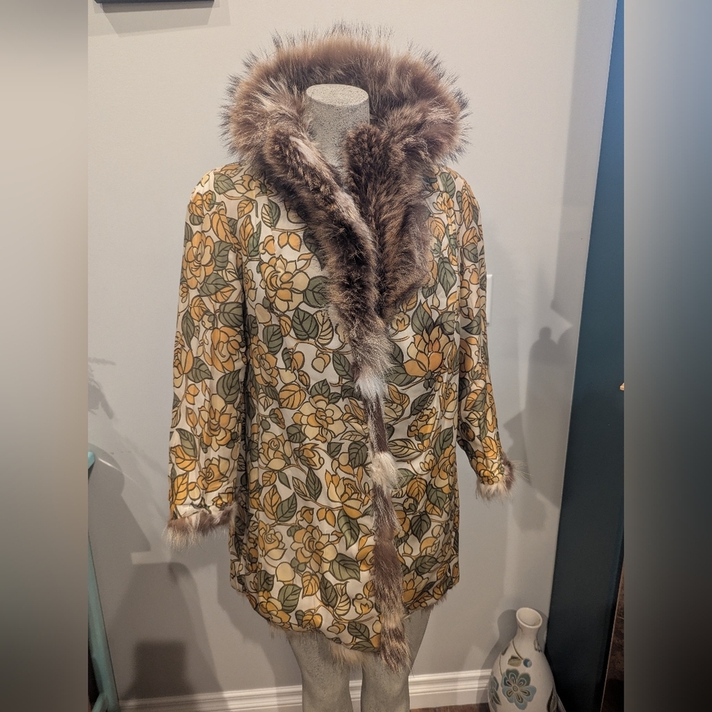 Vintage 1960s Patchwork Coyote Fur Coat Reversible Hippy Floral Pattern Sz M - Picture 2 of 8